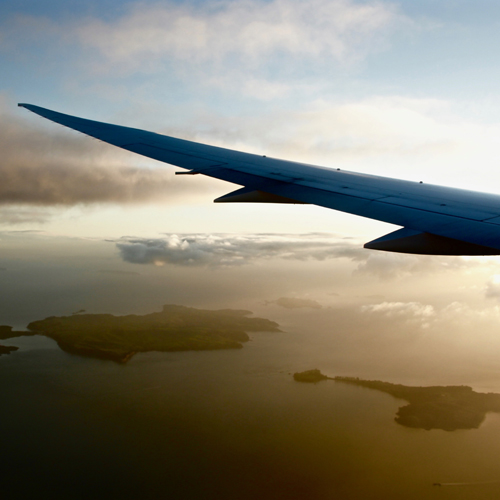 Visuel d'une aile d'avion lors d'un vol